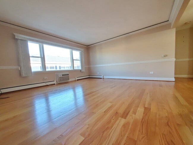 4937 N East River Rd in Norridge, IL - Building Photo - Building Photo