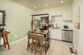 Streamliner 87th in Peoria, AZ - Building Photo - Building Photo