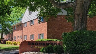 Brookwood Apartments in Tulsa, OK - Building Photo