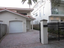 2920 Catalina St in Miami, FL - Building Photo