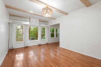 340 N Oakhurst Dr, Unit 103 in Beverly Hills, CA - Foto de edificio - Building Photo