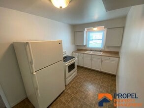 8141 Macomb St in Grosse Ile, MI - Building Photo - Building Photo