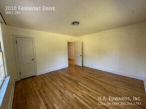 2010 Fairmont Dr in Tuscaloosa, AL - Foto de edificio - Building Photo