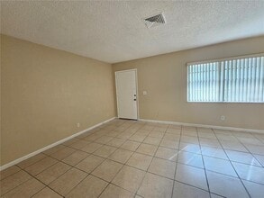 201 Northwest Jefferson Cir N in St. Petersburg, FL - Building Photo - Building Photo