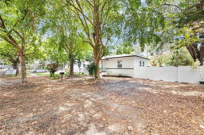 12325 NE 11th Pl in North Miami, FL - Building Photo - Building Photo