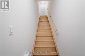 22 Lytham Grn Cir in Newmarket, ON - Building Photo - Building Photo