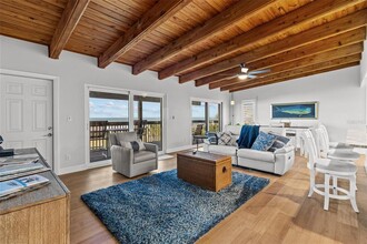 200 120th Ave W in Treasure Island, FL - Foto de edificio - Building Photo