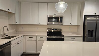 425 Sunset Hollow Drive in Wentzville, MO - Building Photo - Building Photo