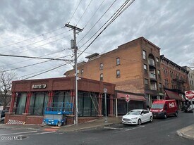 16 Caroline St, Unit 5 in Saratoga Springs, NY - Building Photo