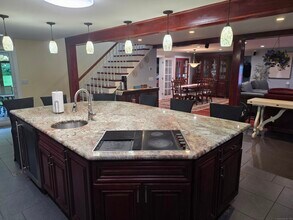 913 Pleasant Valley Rd in South Windsor, CT - Building Photo - Building Photo