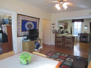 728 Ohio St, Unit 1 in Lawrence, KS - Foto de edificio - Building Photo