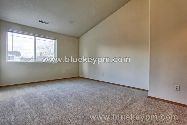 10141 N Calhoun Ave in Portland, OR - Building Photo - Building Photo