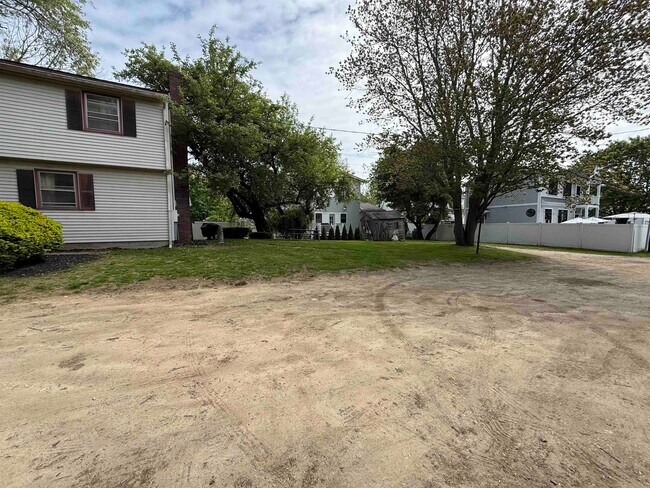 18 Myrica Ave in Rye, NH - Building Photo - Building Photo