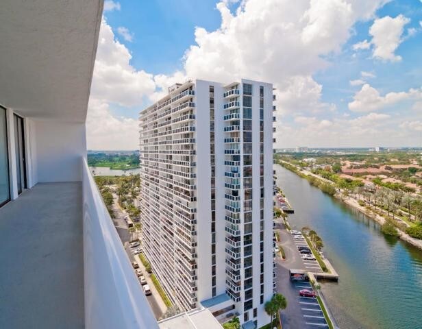 20515 E Country Club Dr-Unit -1841 in Aventura, FL - Building Photo - Building Photo