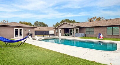 5631 Cerritos Dr in Houston, TX - Building Photo - Building Photo