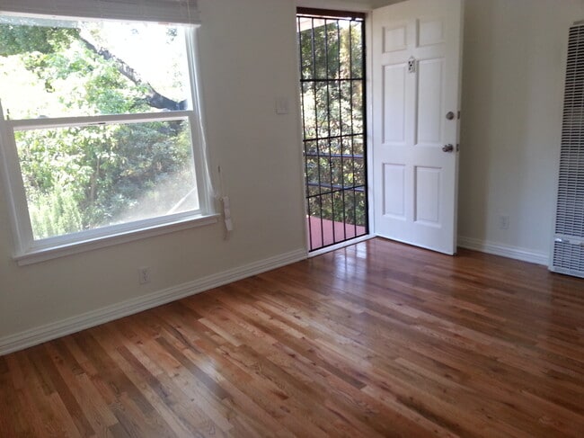 1331 Verdugo Blvd, Unit 3011 in La Cañada Flintridge, CA - Foto de edificio - Building Photo