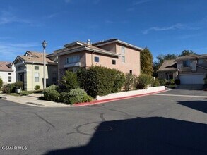 5502 Salerno Dr in Westlake Village, CA - Building Photo - Building Photo