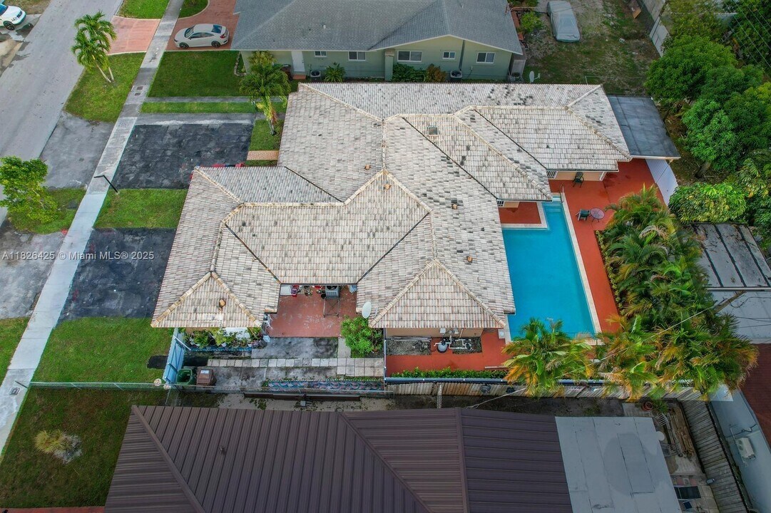 326 E 34th St in Hialeah, FL - Building Photo