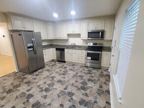 233 Beechwood Ave in Norfolk, VA - Foto de edificio - Building Photo