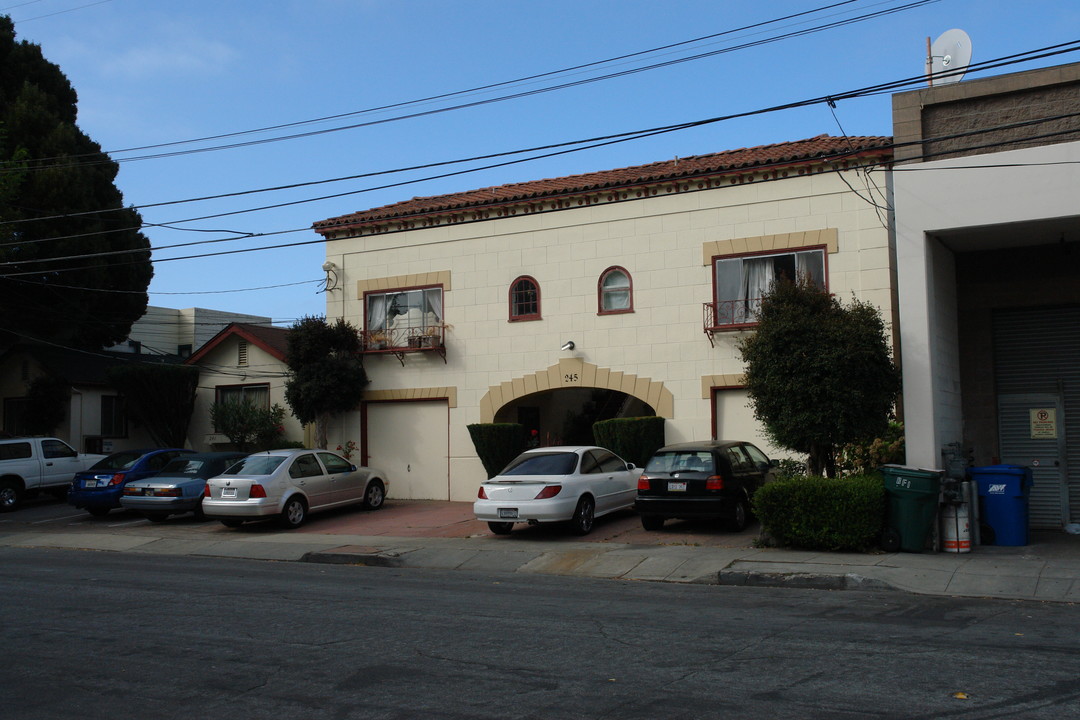 245 Myrtle Rd in Burlingame, CA - Foto de edificio