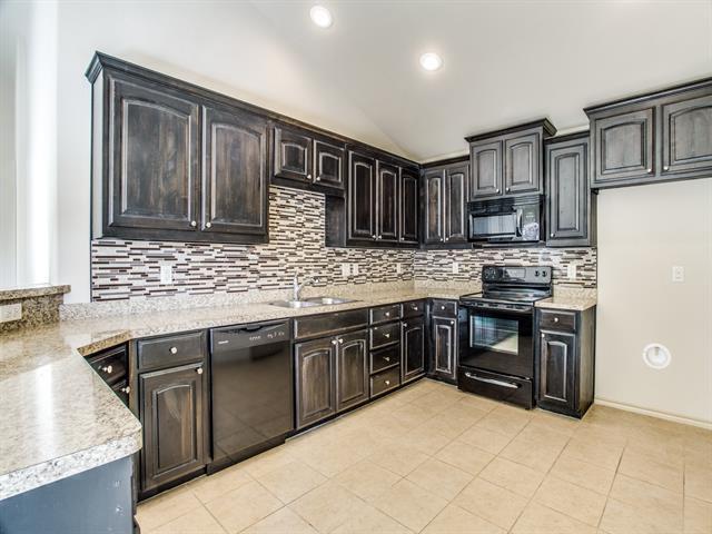 1325 Briarwood Dr in Azle, TX - Building Photo - Building Photo