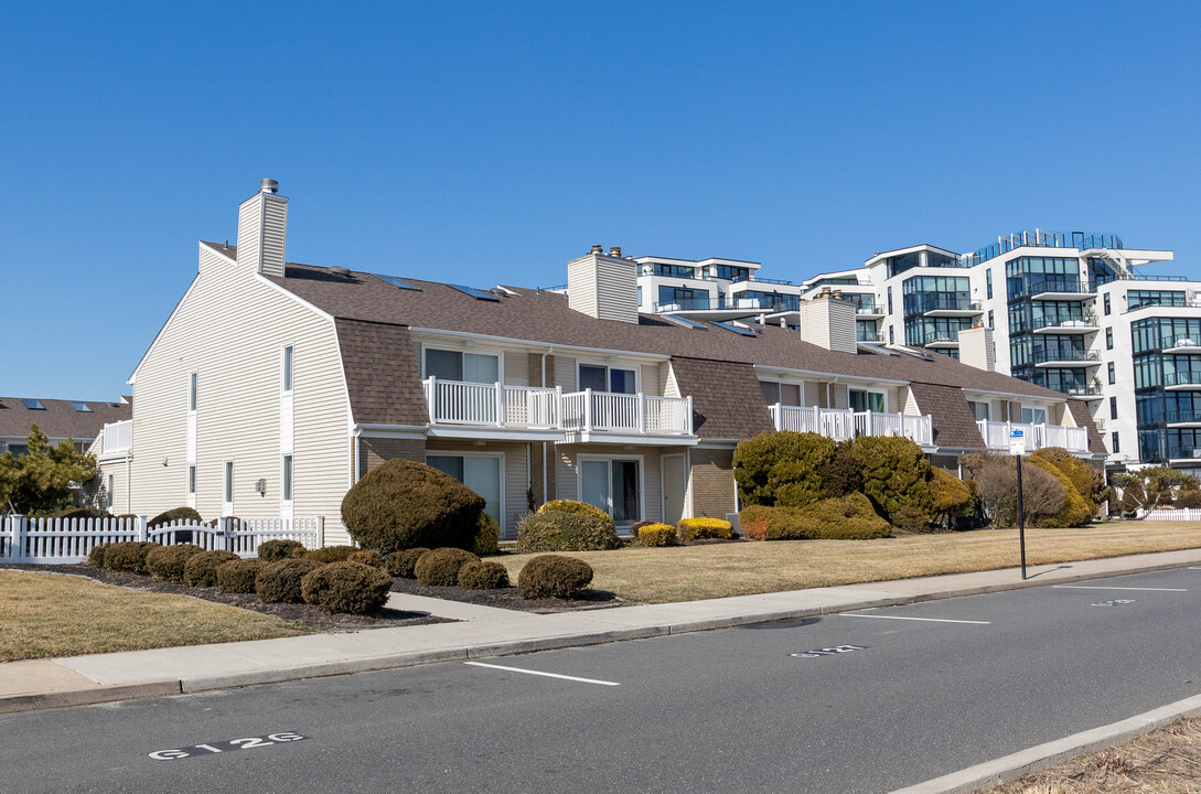 2 N Bath Ave in Long Branch, NJ - Building Photo