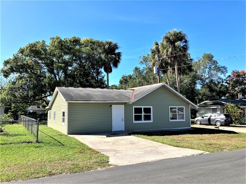 38916 9th Ave in Zephyrhills, FL - Building Photo