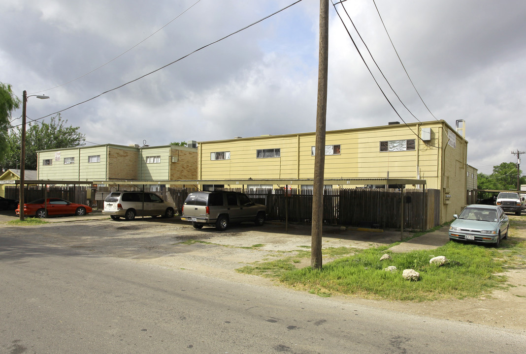 El Mio Townhomes in San Antonio, TX - Foto de edificio