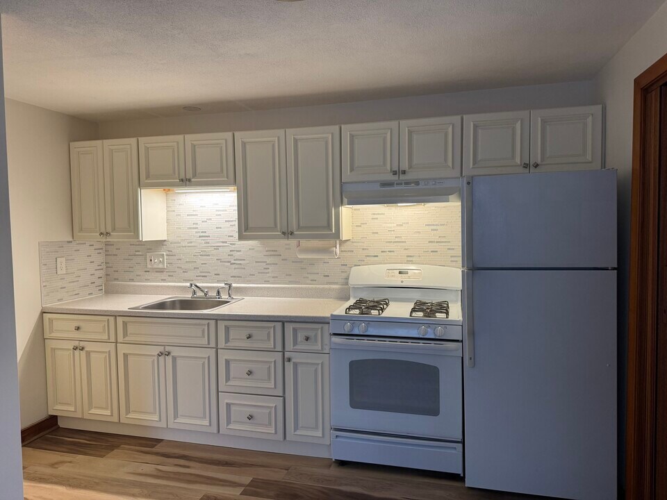 11 Brattle St, Unit apt 3 in Arlington, MA - Foto de edificio