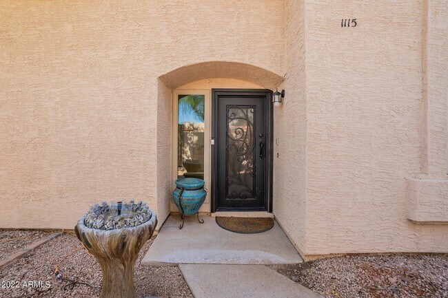 property at 2019 W Lemon Tree Pl