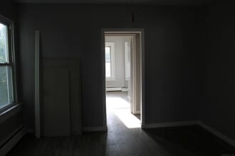 42 Summer St in Bristol, CT - Building Photo - Building Photo