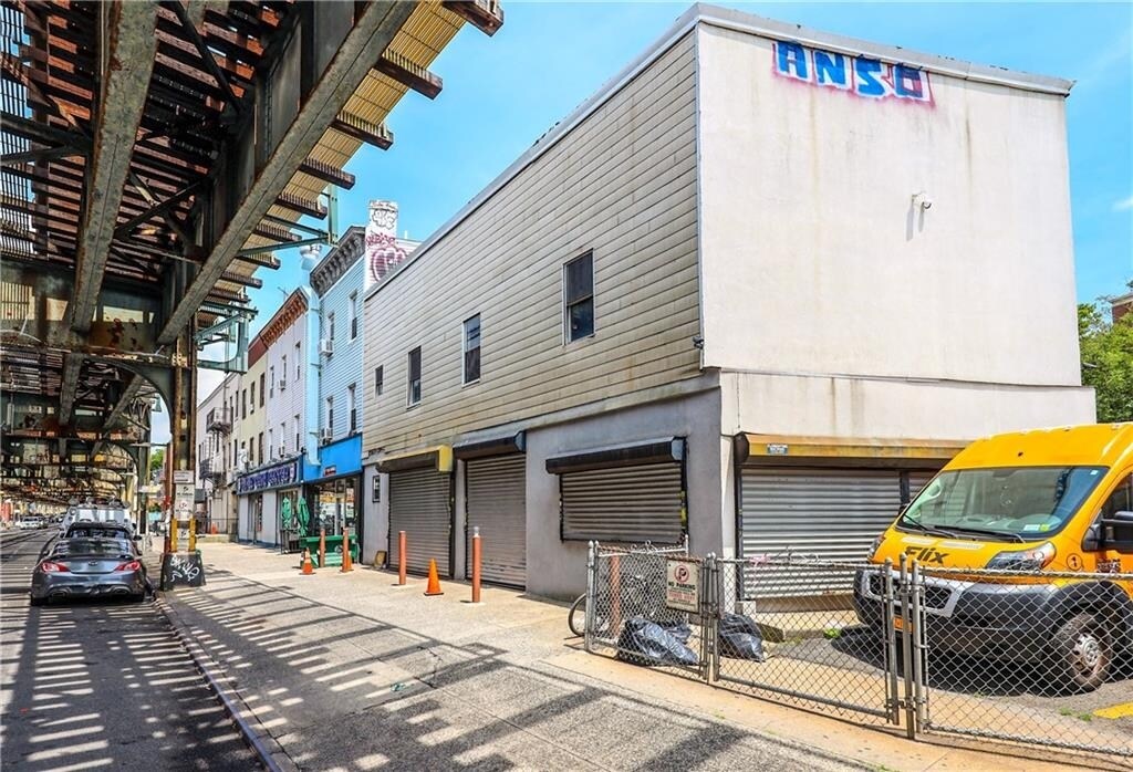 5915 New Utrecht Ave in New York, NY - Building Photo