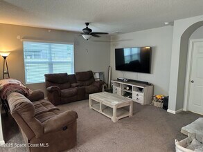 925 Newton Cir in Rockledge, FL - Foto de edificio - Building Photo