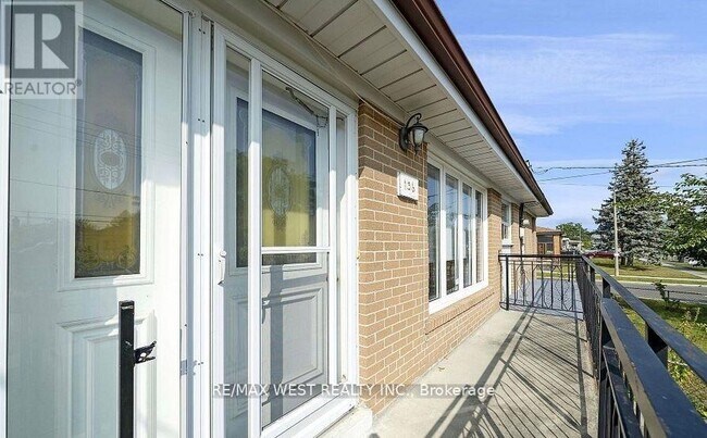 136 Duncanwoods Dr in Toronto, ON - Building Photo - Building Photo