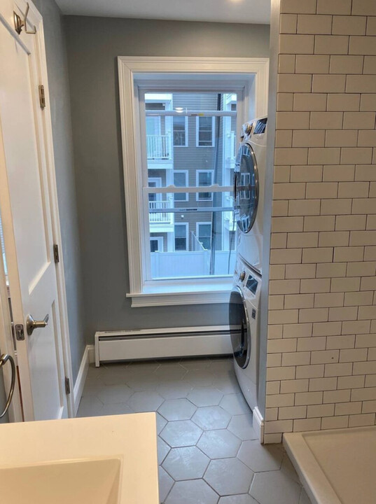 29 Chelsea St, Unit 4 in Boston, MA - Building Photo