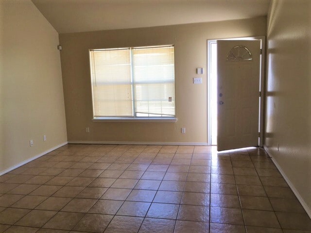 819 N Cross Ln, Unit 4 in Edinburg, TX - Foto de edificio - Building Photo