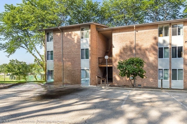 property at 5811 Oakwood Dr