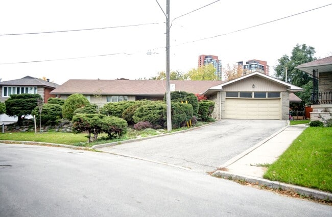 property at 16 Carousel Ct