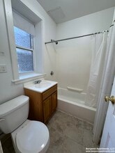 8 Vinal St, Unit 4 in Boston, MA - Foto de edificio - Building Photo