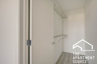 1540 W Glenlake Ave, Unit 5B in Chicago, IL - Foto de edificio - Building Photo