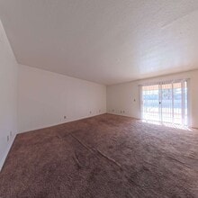 5499 Indian River Dr in Las Vegas, NV - Building Photo - Building Photo