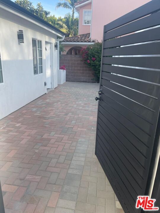 property at 4522 Mammoth Ave
