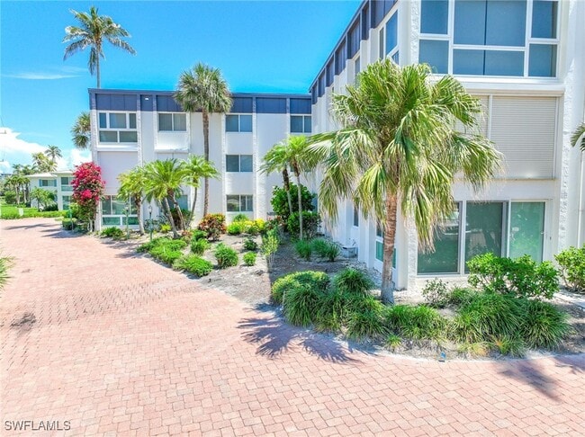property at 1930 Gulf Shore Blvd N
