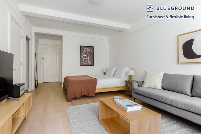 340 E 52nd St in New York, NY - Building Photo - Building Photo