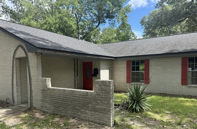 1405 Fish Hatchery Rd in Huntsville, TX - Building Photo - Building Photo