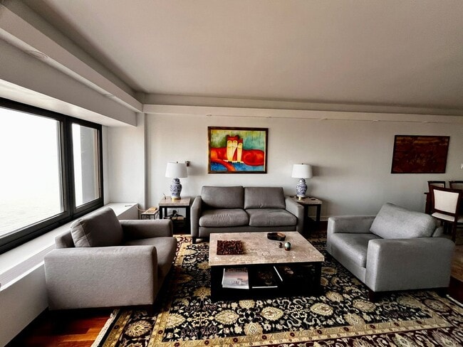 175 E Delaware Pl in Chicago, IL - Foto de edificio - Building Photo