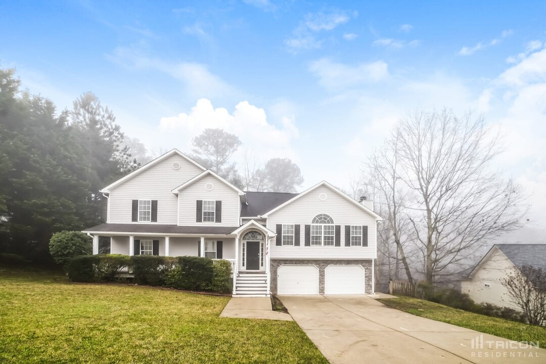 407 Maple Ridge in White, GA - Building Photo