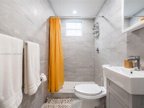 143 NE 43rd St in Miami, FL - Building Photo - Building Photo