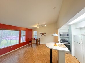 2601 SW Archer Rd, Unit C312 in Gainesville, FL - Building Photo - Building Photo