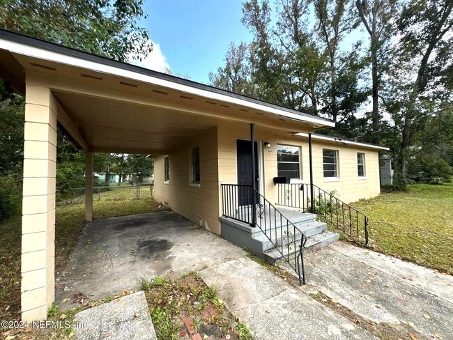 6645 Cleveland Rd in Jacksonville, FL - Foto de edificio - Building Photo